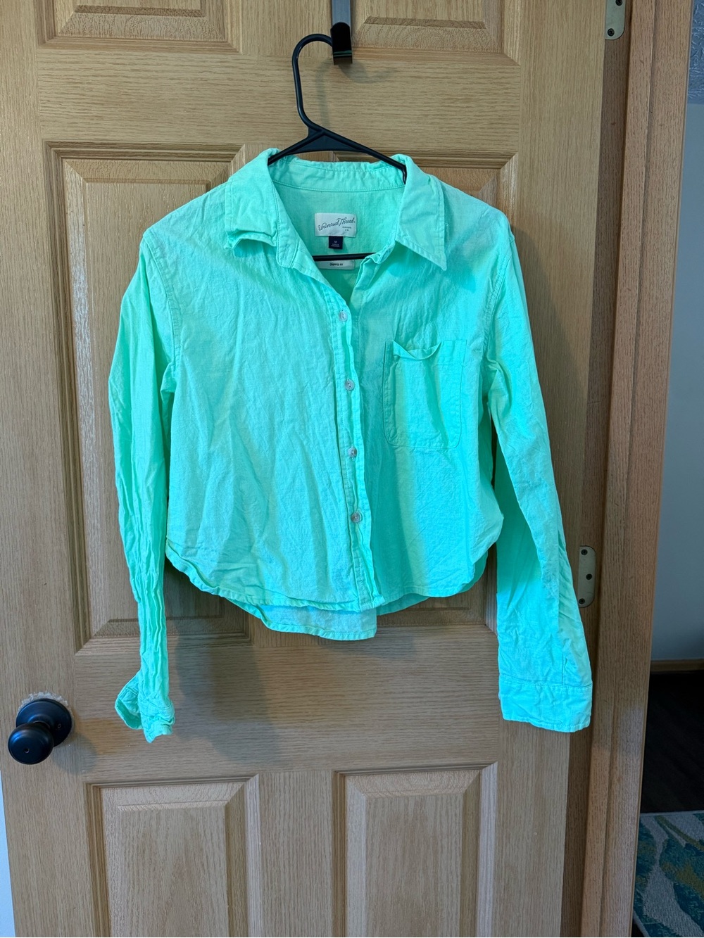 Universal Thread Mint Green Button-Up Crop Shirt